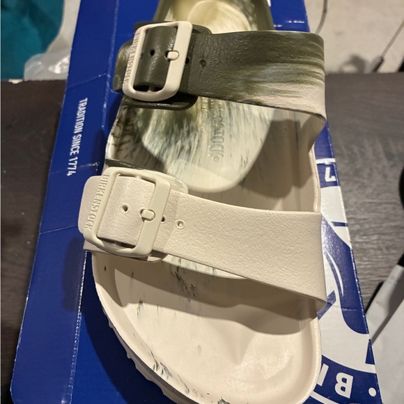 New Birkenstock Sandals EVA Arizona Khaki & Eggshell Size 42 fits US M(9) W(11) - Picture 1 of 2